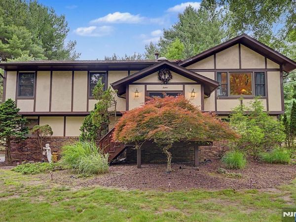 12 Seminole Avenue, OAKLAND, NJ 07436