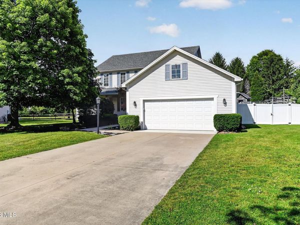 1369 Austin Court, Perrysburg, OH 43551