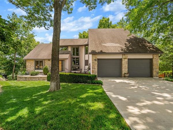 13735 W 82nd Street, Lenexa, KS 66215