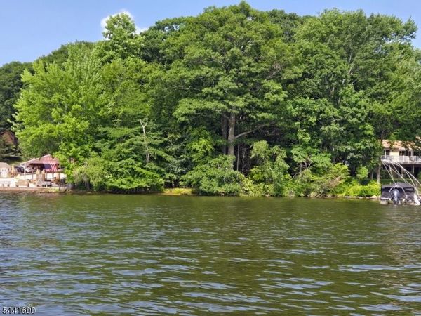4 Maine St, Jefferson, NJ 07849