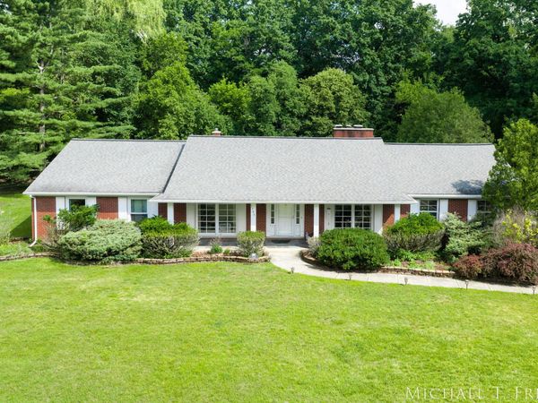 1705 Derbyshire Street SE, Grand Rapids, MI 49508