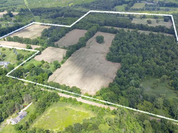7114 Mabley Hill Road, Fenton, MI 48430
