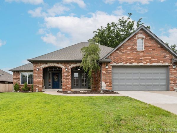 521 S 63rd Place, Broken Arrow, OK 74014