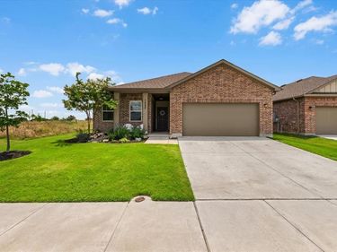 1537 Shadow Hawk Drive, Fort Worth, TX 76052