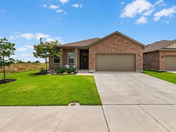 1537 Shadow Hawk Drive, Fort Worth, TX 76052