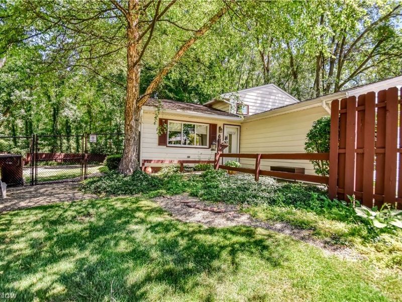 464 Hickory Lane, Painesville, OH 44077 Photo 2