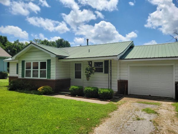 204 W Oak Street , Stockton, MO 65785