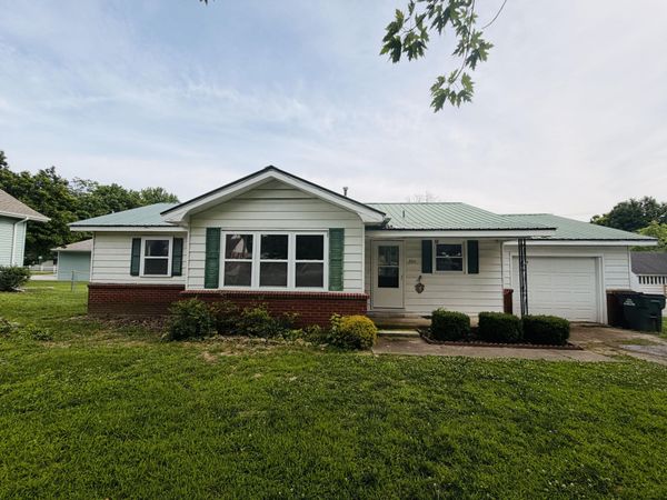 204 W Oak Street , Stockton, MO 65785
