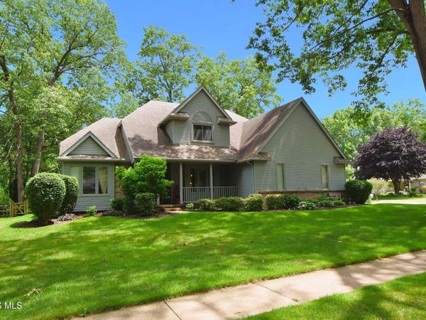 8214 Hidden Forest Dr , Holland, OH 43528