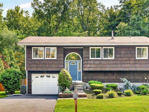 10 Lighthouse Court, Tomkins Cove, NY 10986