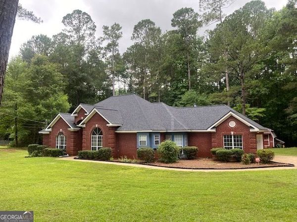 1697 N 11th Ct., Lanett, AL 36863
