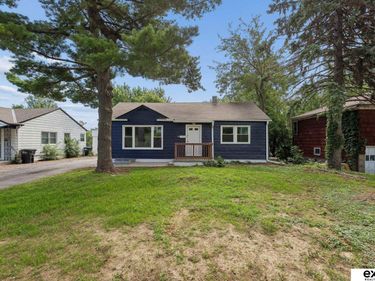 6325 N 37th Street, Omaha, NE 68111