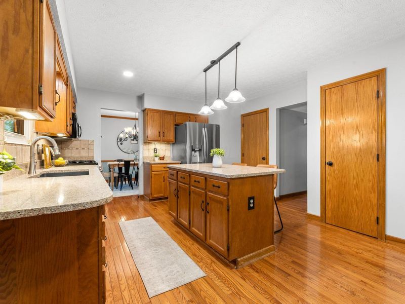 499 Springwood Lake Drive, Columbus, OH 43230 Photo 9