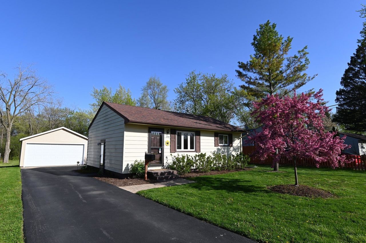 2739 N Pine Street, Waukegan, IL 60087 Main Photo