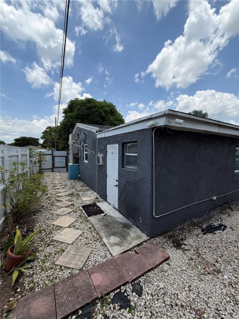 2300 SW 43rd Ave , Fort Lauderdale, FL 33317 Photo