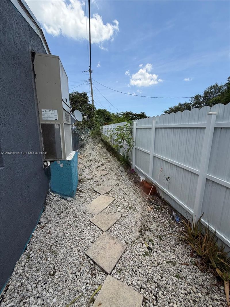 2300 SW 43rd Ave , Fort Lauderdale, FL 33317 Photo