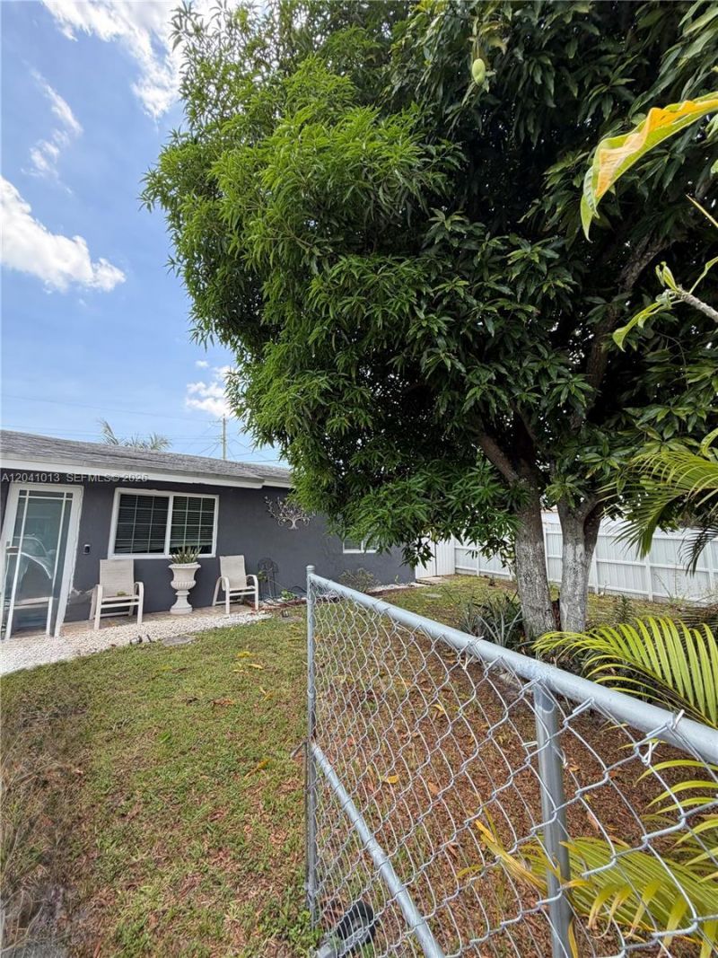 2300 SW 43rd Ave , Fort Lauderdale, FL 33317 Photo