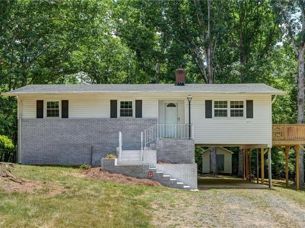 214 Regency Drive , Reidsville, NC 27320