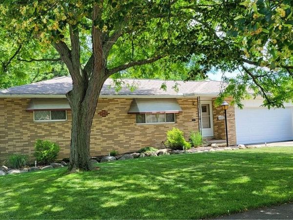 7573 Biscayne Boulevard , Parma, OH 44134
