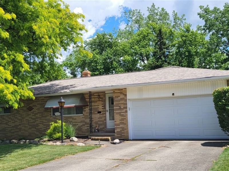 7573 Biscayne Boulevard, Parma, OH 44134 Photo 2