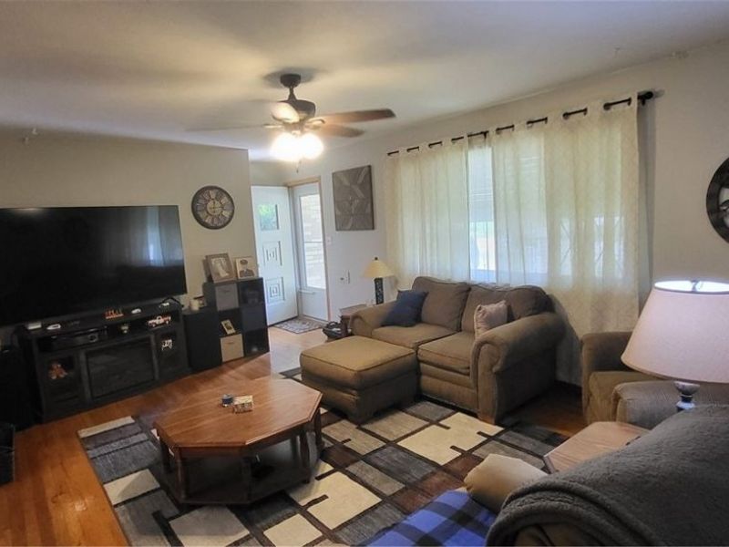 7573 Biscayne Boulevard, Parma, OH 44134 Photo 4