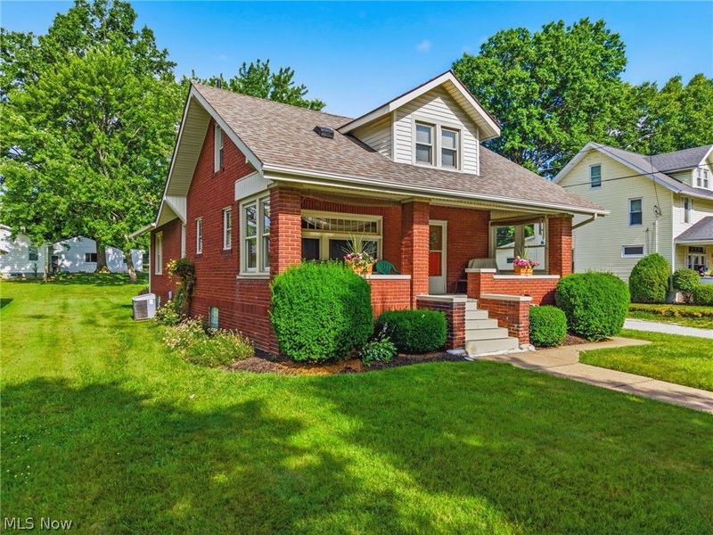 1733 Parkway Boulevard, Alliance, OH 44601 Photo 2