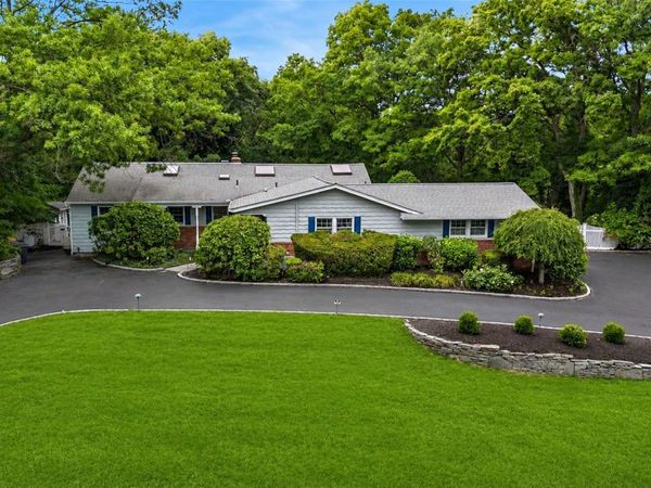 15 Veronica Court , Smithtown, NY 11787
