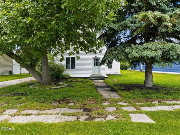 310 WOLCOTT Avenue , Larimore, ND 58251