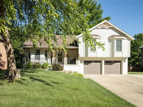 304 SE Brownfield Drive, Lee's Summit, MO 64063