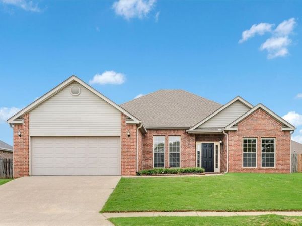 1302 Willow Bend Avenue , Bentonville, AR 72713