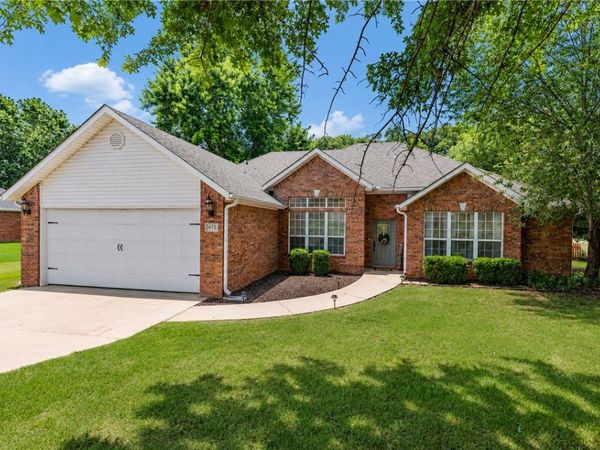 612 Whitcliff Drive, Cave Springs, AR 72718