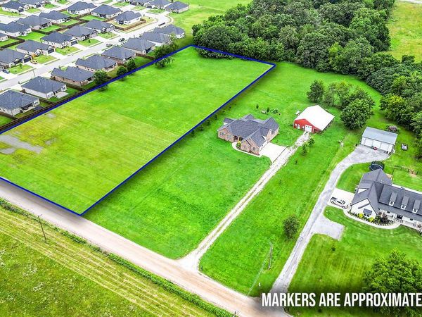 Edgewood Road , Bentonville, AR 72713