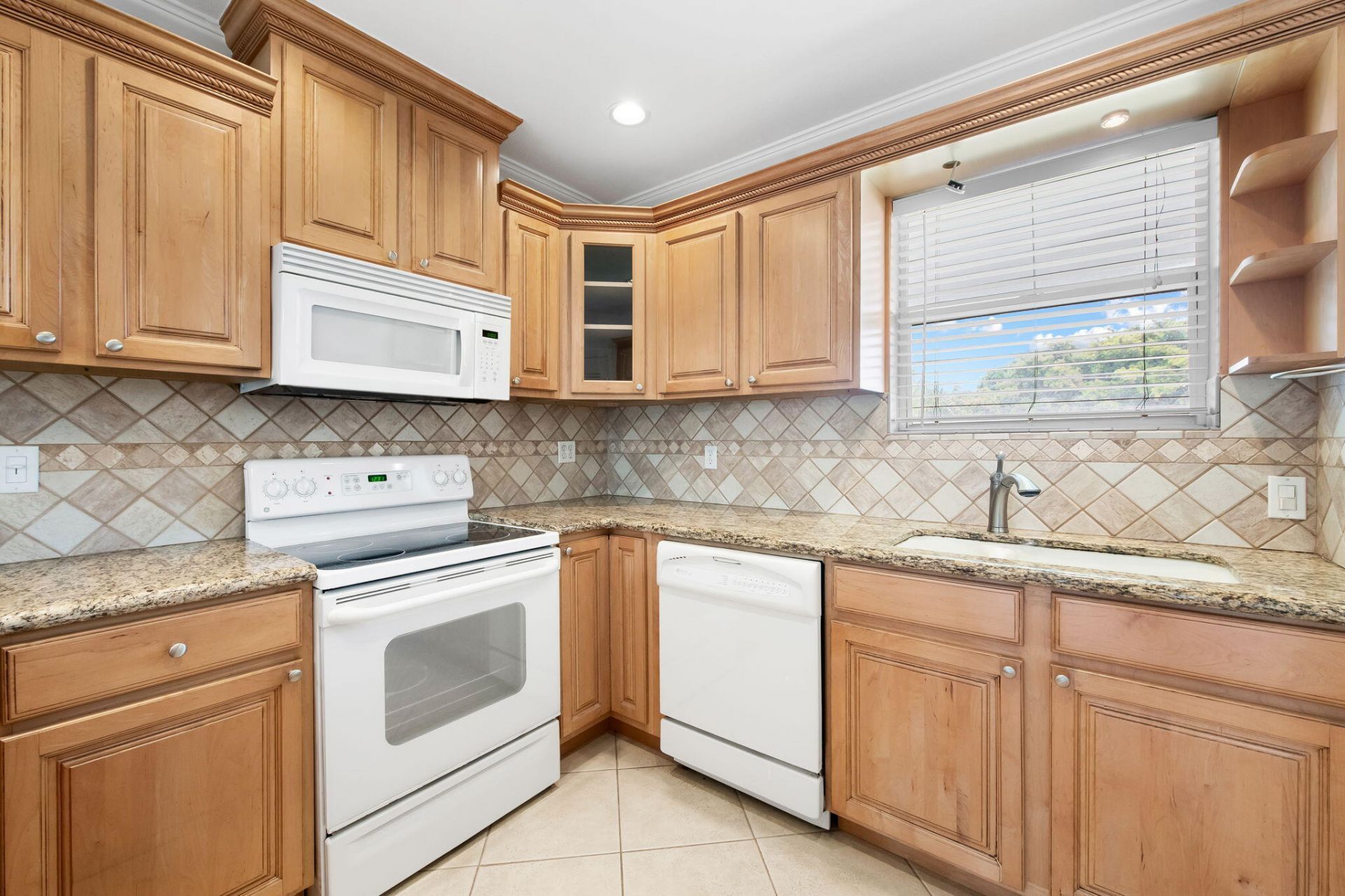2748 NE 28th Avenue, Unit 20, Lighthouse Point, FL 33064 Photo