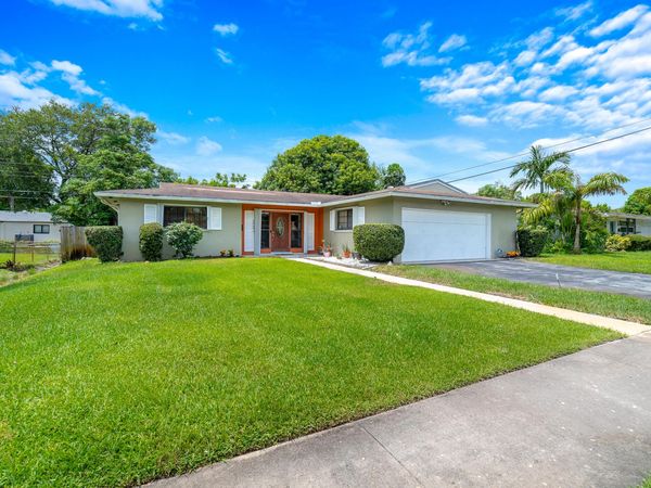 4460 NW 3rd Place, Plantation, FL 33317
