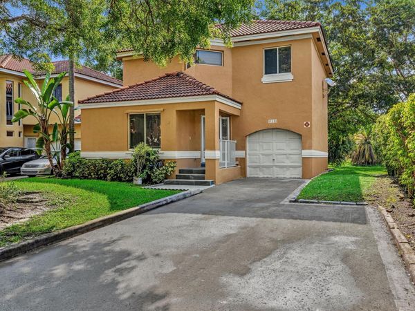11251 Lakeview Drive, Unit 21-f, Coral Springs, FL 33071
