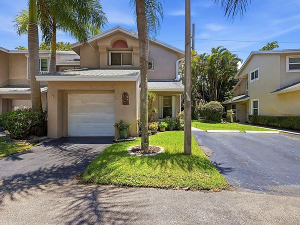 2118 Discovery Circle W, Deerfield Beach, FL 33442