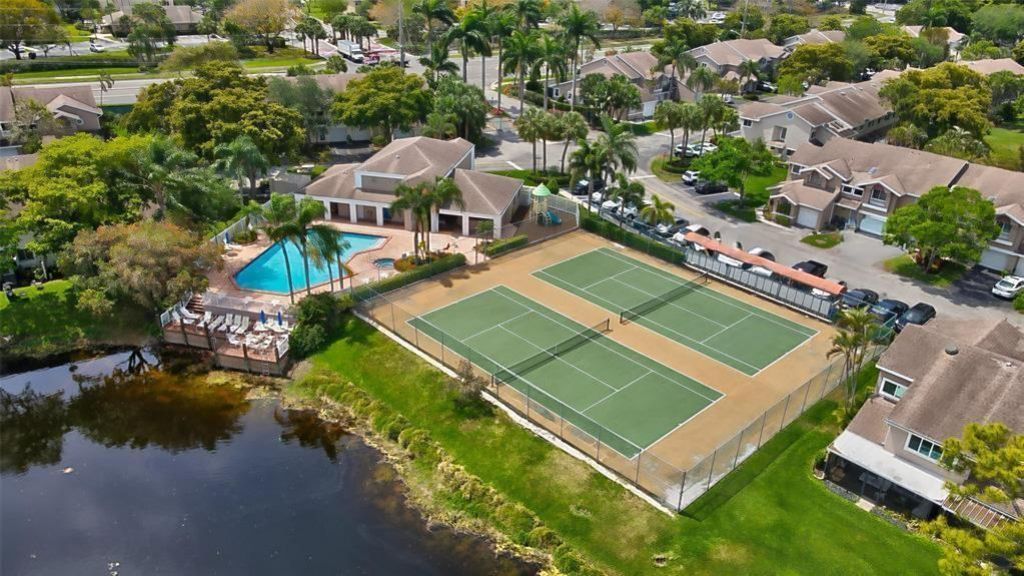 2118 Discovery Circle W, Deerfield Beach, FL 33442 Photo