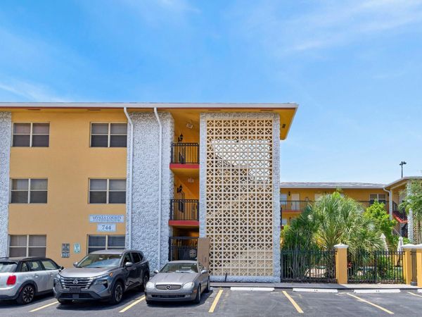 744 NE 14th Avenue, Fort Lauderdale, FL 33304