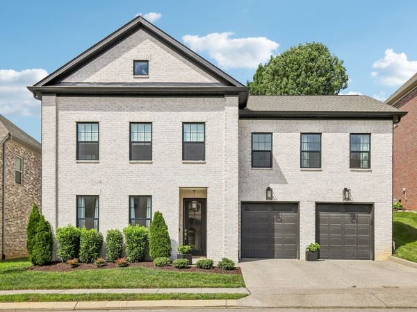 2033 Blackstone Dr, Hendersonville, TN 37075