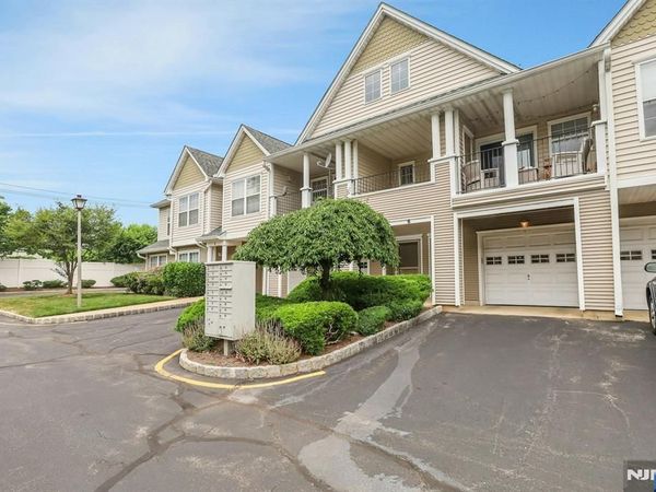 6 Collura Lane, CLIFTON, NJ 07013