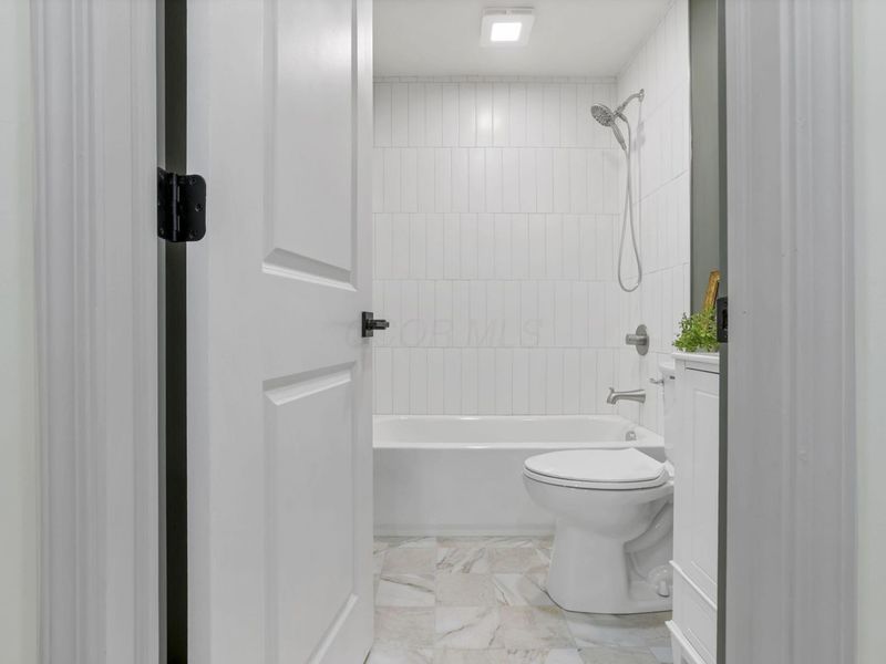 1285 Kingsgate Road, Columbus, OH 43221 Photo 34