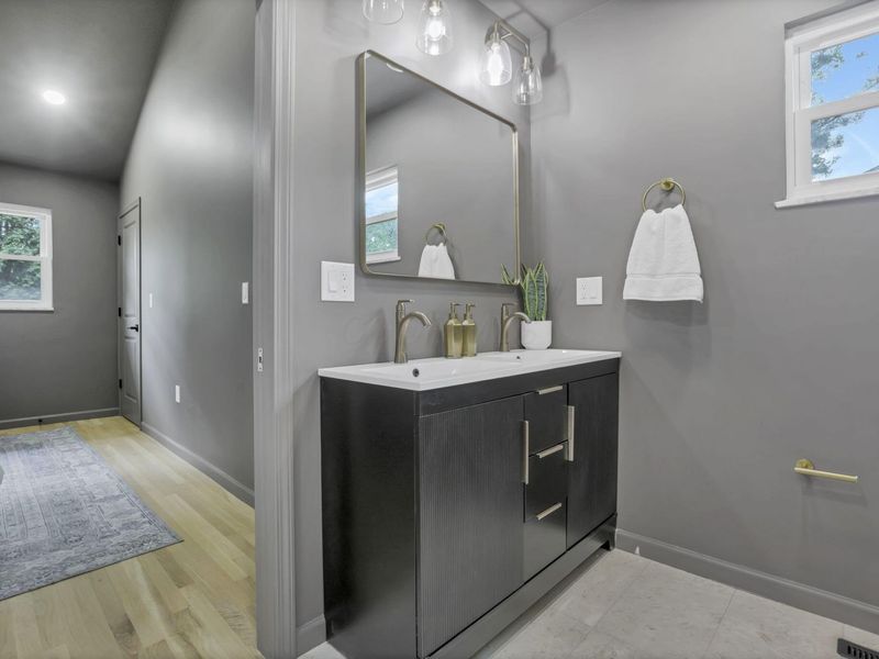 1285 Kingsgate Road, Columbus, OH 43221 Photo 6