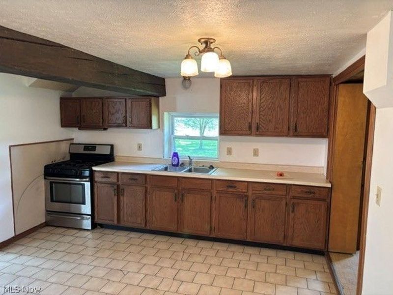 2610 E South Range, New Springfield, OH 44443 Photo 2