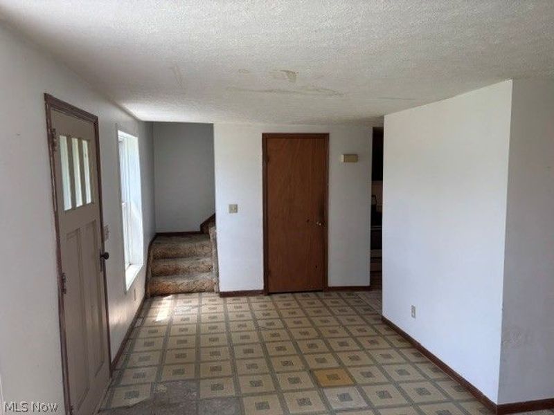 2610 E South Range, New Springfield, OH 44443 Photo 6
