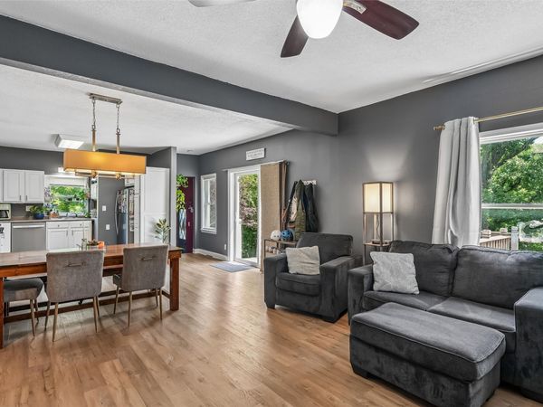 939 1st Street N, Newton, IA 50208