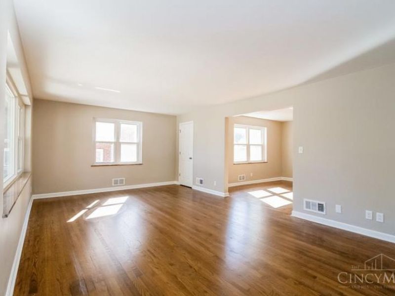 4105 Paxton Woods Drive, Cincinnati, OH 45209 Photo 2