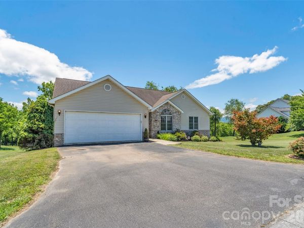 117 Caldonia Drive , Candler, NC 28715