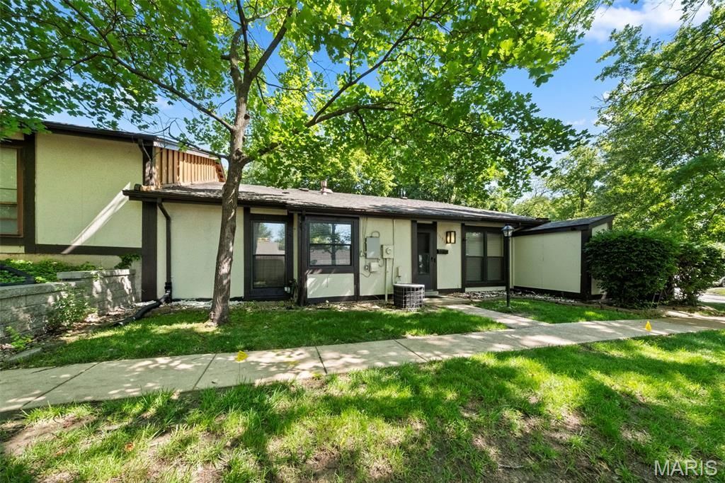 11151 Whispering Oaks Drive, Saint Louis, MO 63136 Main Photo