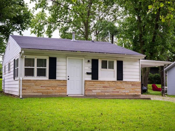906 N Division Avenue , Urbana, IL 61801