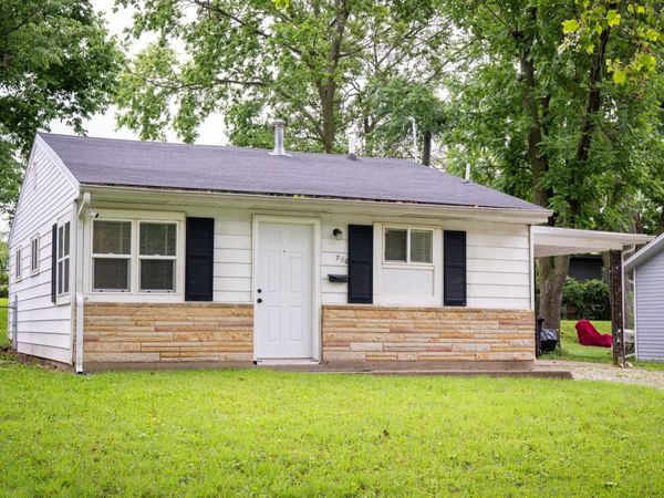906 N Division Avenue, Urbana, IL 61801